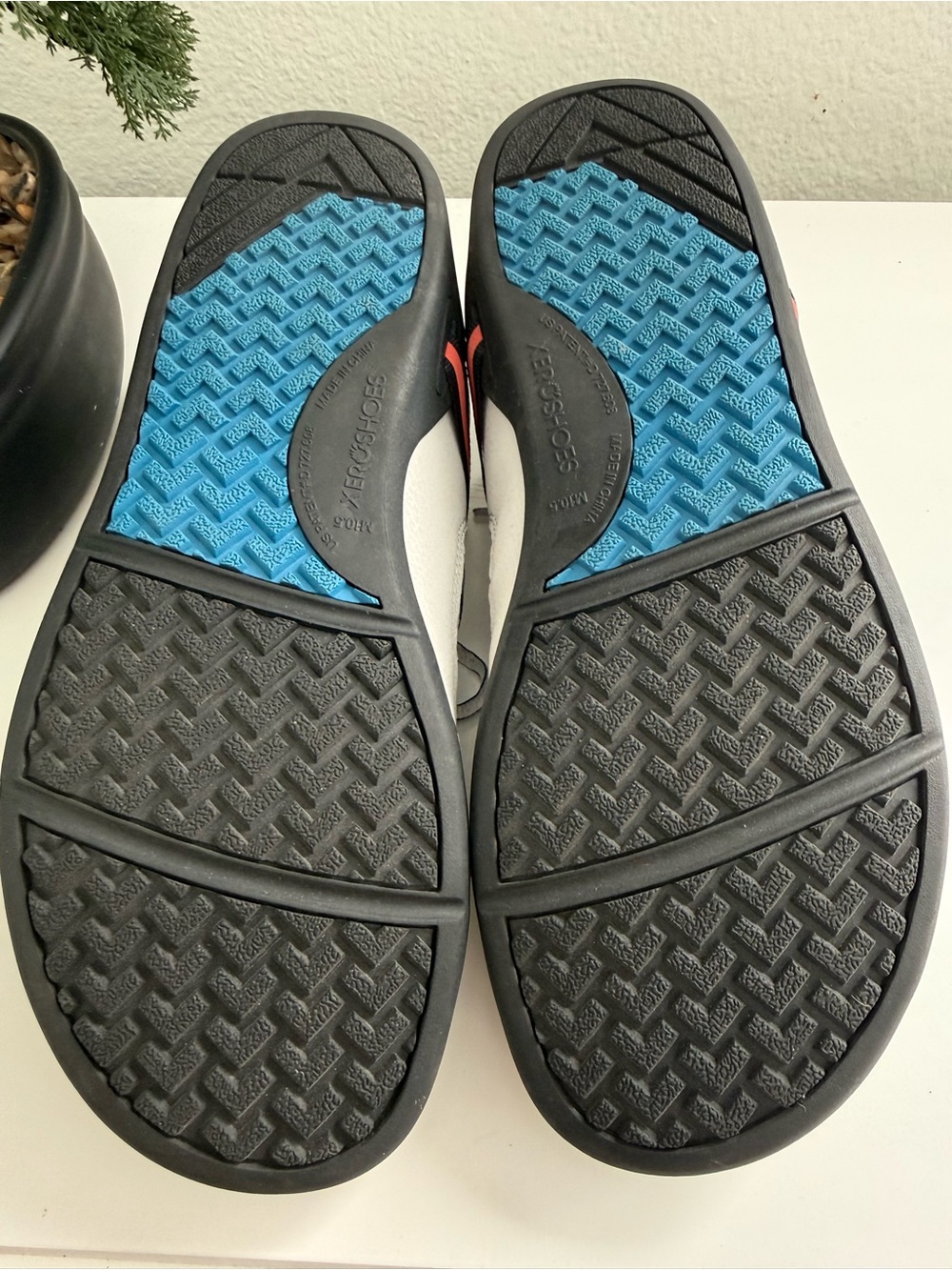 Xero shoes pro men size 10.5  Athletic in Light Gray with Blue - Picture 8 of 9